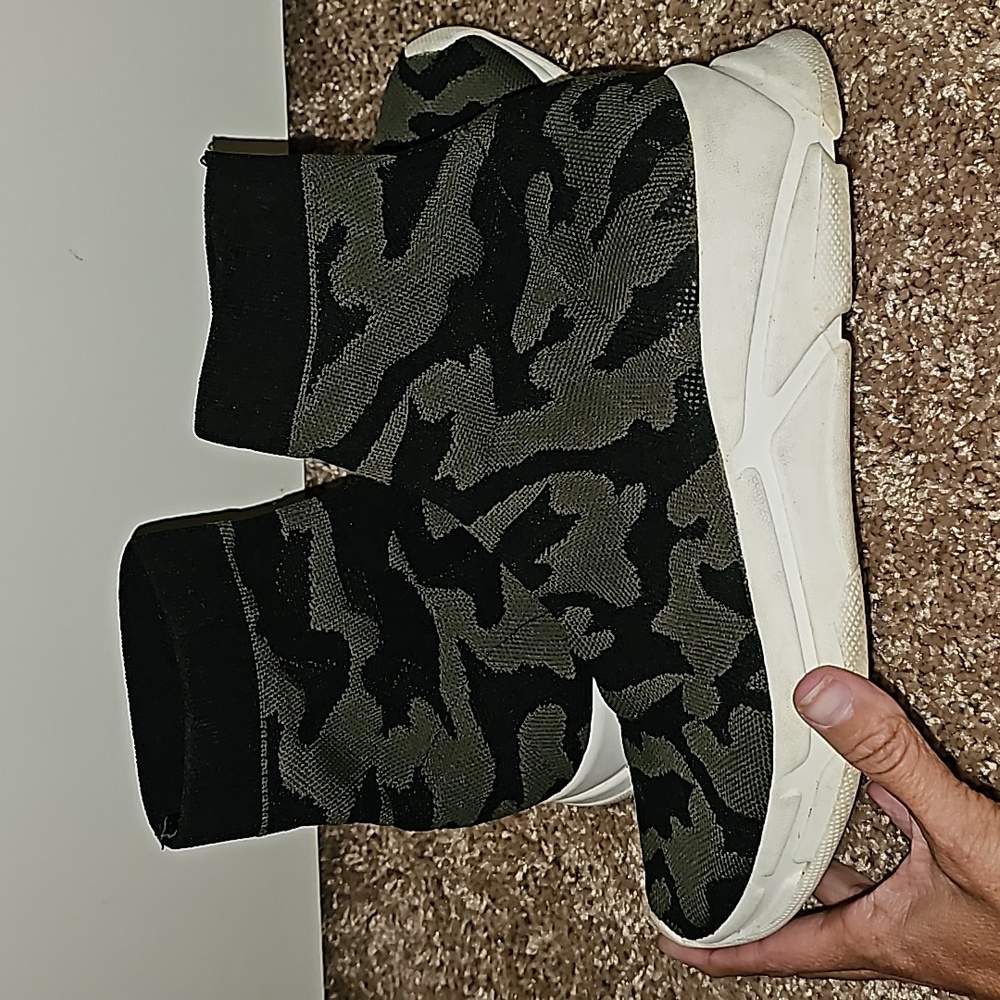 Steve Madden Bitten Sneakers